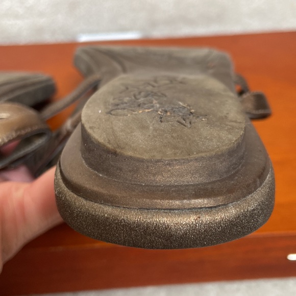 kenneth cole reaction bronze thong sandals - Picture 12 of 15